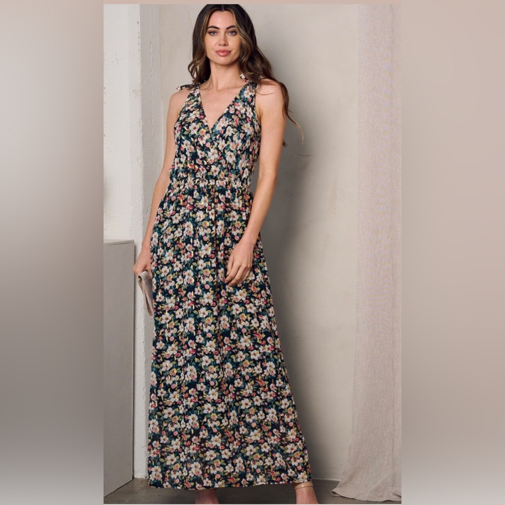 BLACK SLEEVELESS SURPLICE SHIMMER DETAILED FLORAL MAXI DRESS - Picture 4 of 5